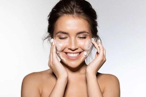 Di Bawah Rp30 Ribu, 6 Face Wash Drugstore Ini Ampuh Atasi Bruntusan