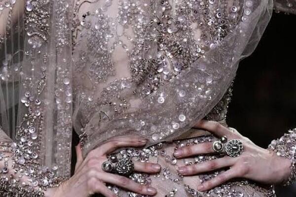 Berharga Ratusan Juta, Ini 5 Alasan Kenapa Haute Couture Sangat Mahal
