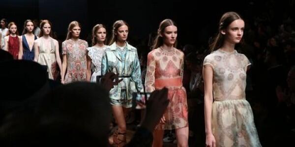 Berharga Ratusan Juta, Ini 5 Alasan Kenapa Haute Couture Sangat Mahal