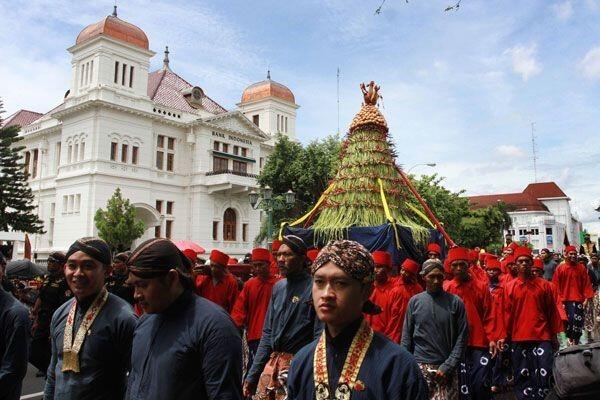 8 Tradisi Unik Perayaan Iduladha di Indonesia, Ada Pengantin Sapi lho