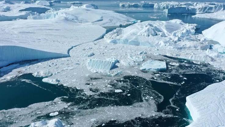 Gelombang Panas Melanda, 12,5 Miliar Ton Es di Greenland Mencair Dalam Sehari 