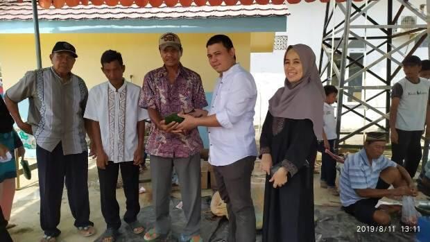 Tanpa Kantong Plastik, Daging Kurban di Muba Dibungkus Daun Pisang