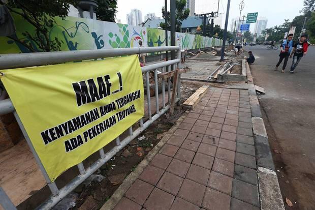 DKI Tindak Tegas Pemilik Utilitas Semrawut di Trotoar