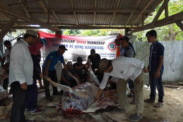 SPPSI Berikan Hewan Kurban ke Warga Terdampak Tumpahan Minyak di Karawang