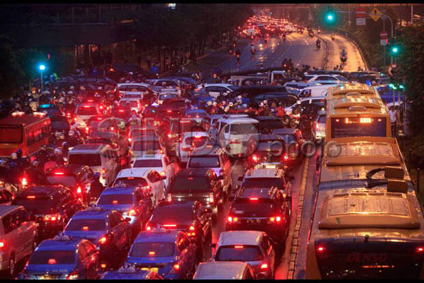 Hari Pertama Uji Coba Perluasan Gage, Jalan Tomang Raya Masih Macet