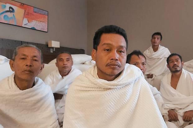 Jalankan Tradisi Nenek Moyang, Pakai Kain Ihram Selama 28 Hari