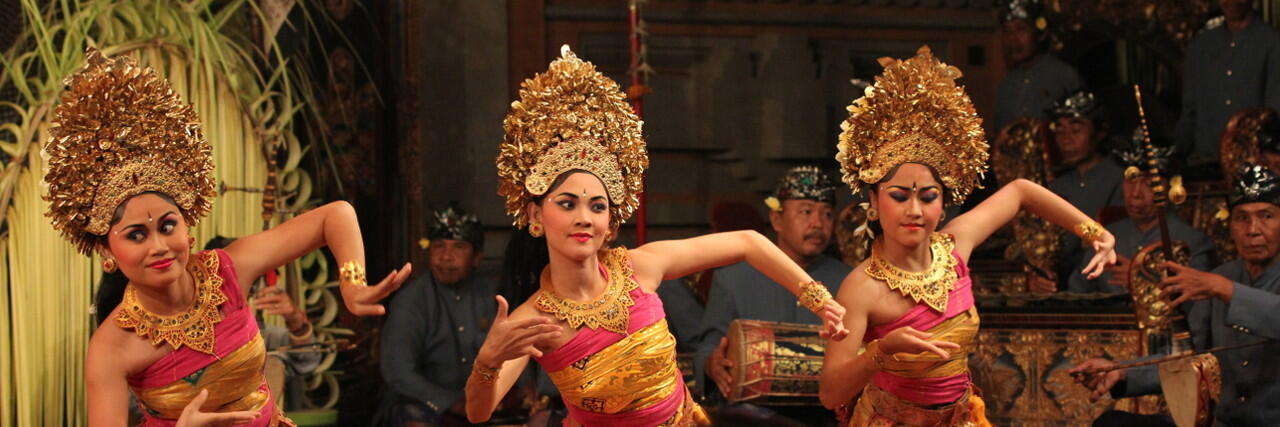 Turis aja bangga sama wisata dan budaya Indonesia, masa kita engga ?