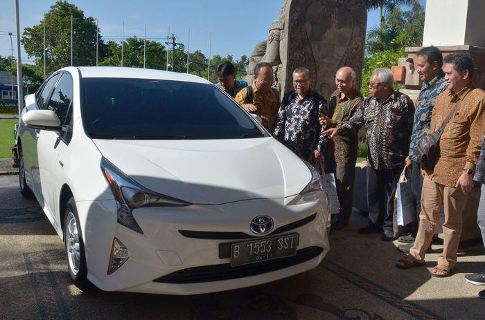 Harga mobil listrik harus lebih murah dari mobil konvensional