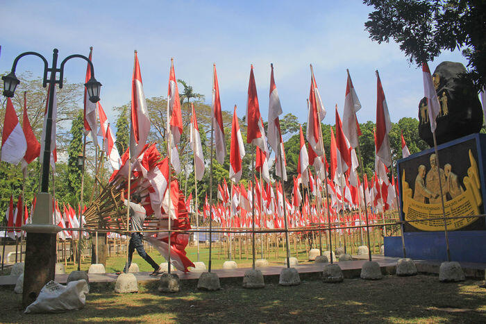 Dua pemuda Riau bantah kencingi bendera Merah Putih