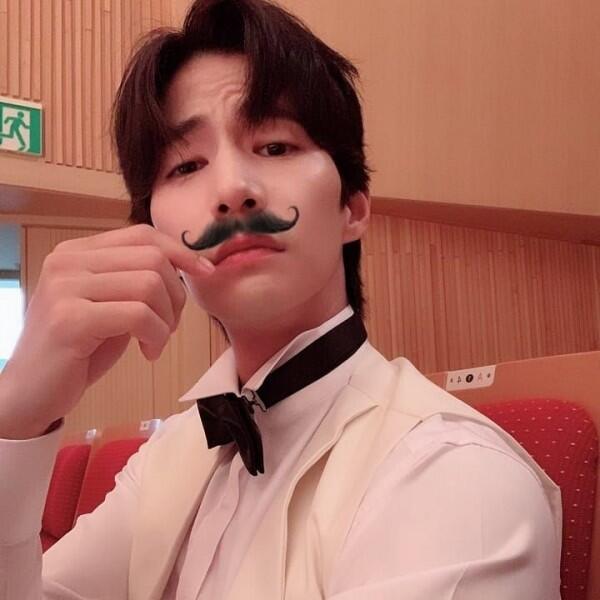 10 Potret Song Jae Rim, Konduktor Kece di KDrama Let Me Hear Your Song