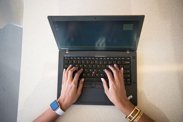 7 Tips Membeli Laptop Bekas Lelang, Dijamin Untung