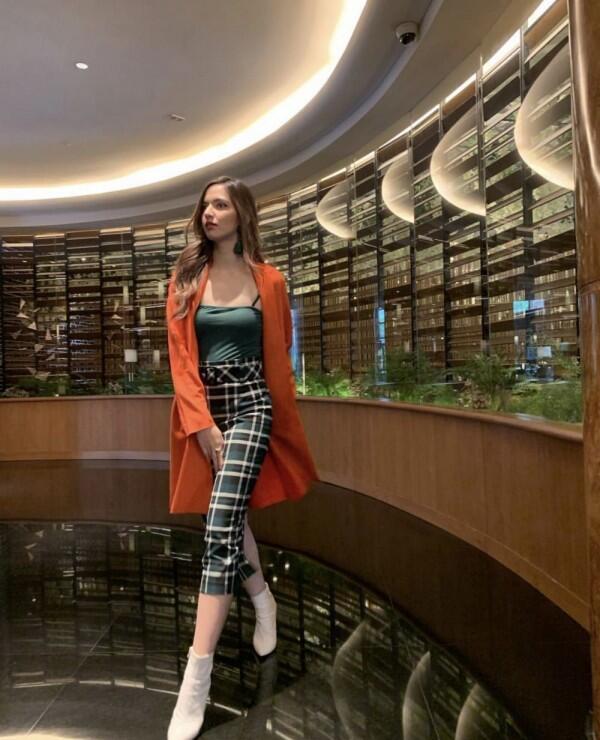 10 Gaya OOTD Nia Ramadhani Saat Pakai Outer, Stylish dan Bisa Dicoba