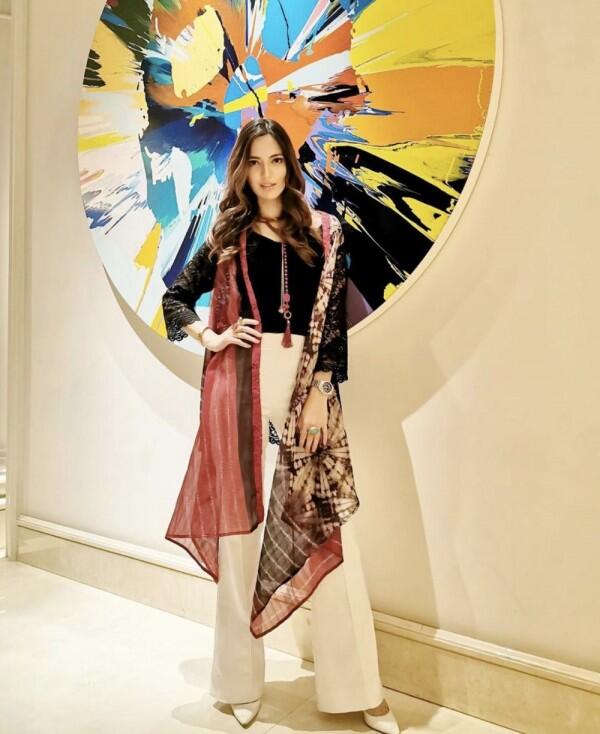 10 Gaya OOTD Nia Ramadhani Saat Pakai Outer, Stylish dan Bisa Dicoba