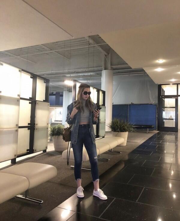 10 Gaya OOTD Nia Ramadhani Saat Pakai Outer, Stylish dan Bisa Dicoba