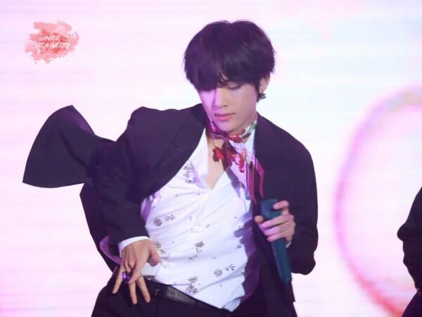 10 Potret Aksi Panggung BTS Tampil di LDF Family Concert 2019, Meriah!