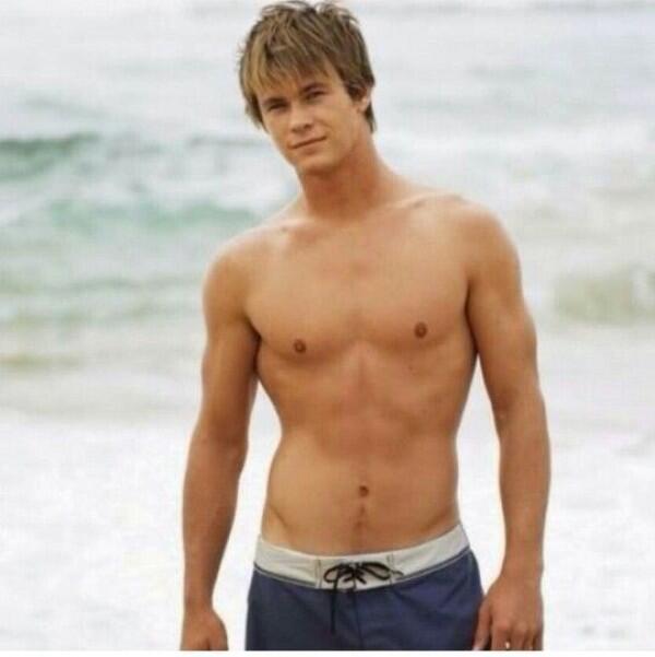 Ulang Tahun ke-36, 10 Potret Transformasi Chris Hemsworth