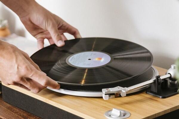 9 Hal yang Membuat Vinyl Record Lebih Baik dibanding Media Musik Lain