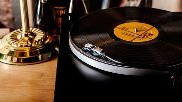 9 Hal yang Membuat Vinyl Record Lebih Baik dibanding Media Musik Lain