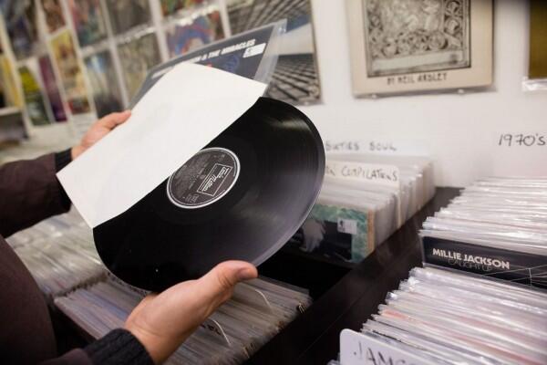 9 Hal yang Membuat Vinyl Record Lebih Baik dibanding Media Musik Lain
