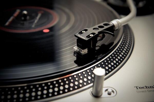 9 Hal yang Membuat Vinyl Record Lebih Baik dibanding Media Musik Lain