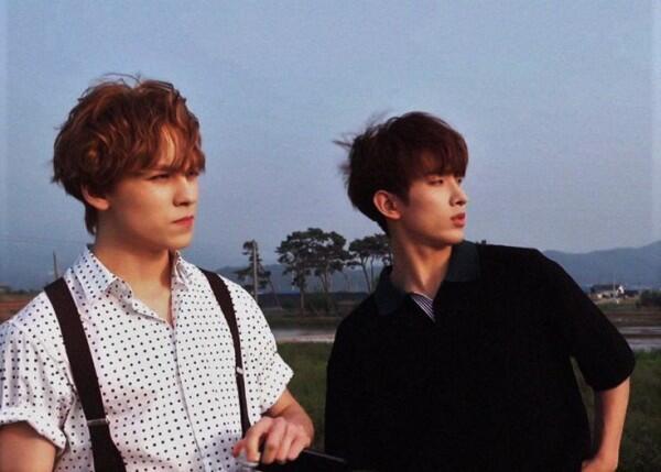 Bagai Adik Kakak, Ini 10 Potret Lengketnya Vernon dan DK Seventeen