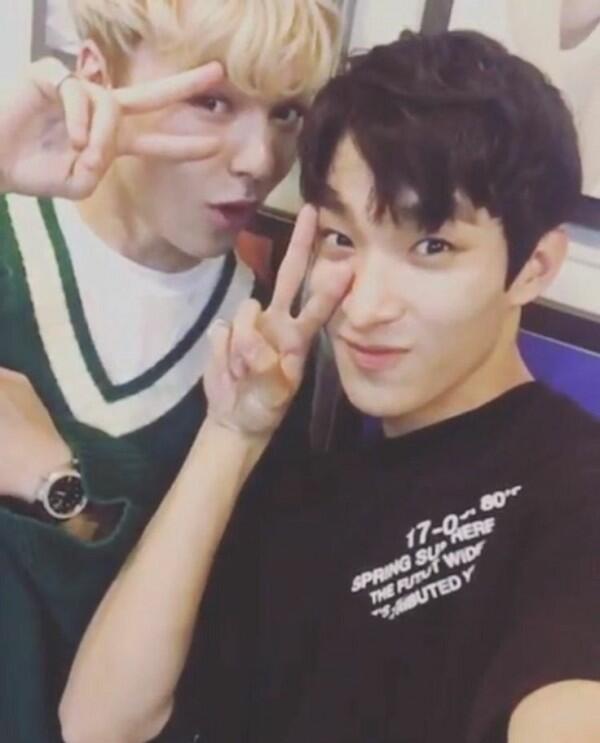 Bagai Adik Kakak, Ini 10 Potret Lengketnya Vernon dan DK Seventeen