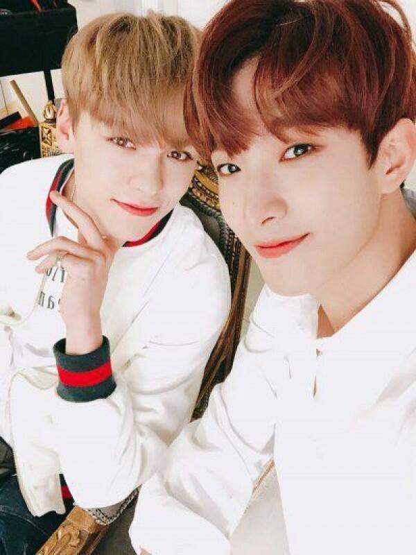 Bagai Adik Kakak, Ini 10 Potret Lengketnya Vernon dan DK Seventeen