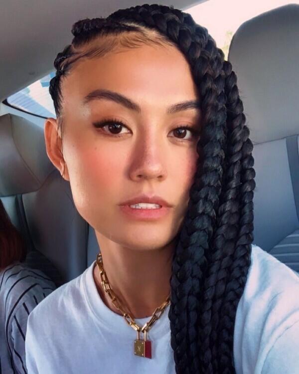 10 Potret Swag Agnez Mo dengan Gaya Rambut Cornrows, Bikin Pangling!
