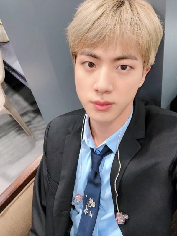 10 Idol yang Disebut Memiliki Pahatan Wajah Paling Sempurna