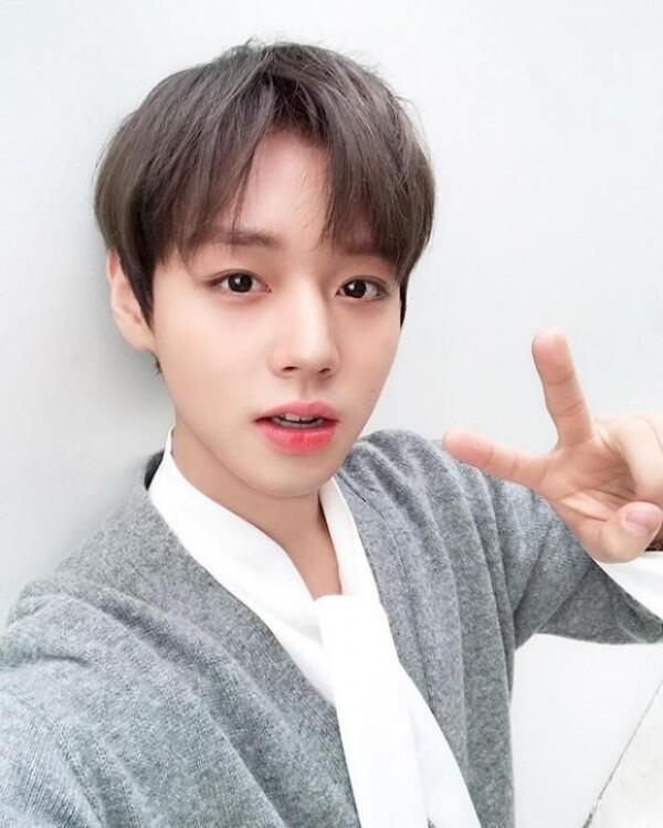 10 Idol yang Disebut Memiliki Pahatan Wajah Paling Sempurna