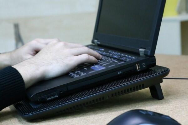 5 Kebiasaan yang Bikin Laptop Gampang Drop dan Gak Awet, Catat ya!