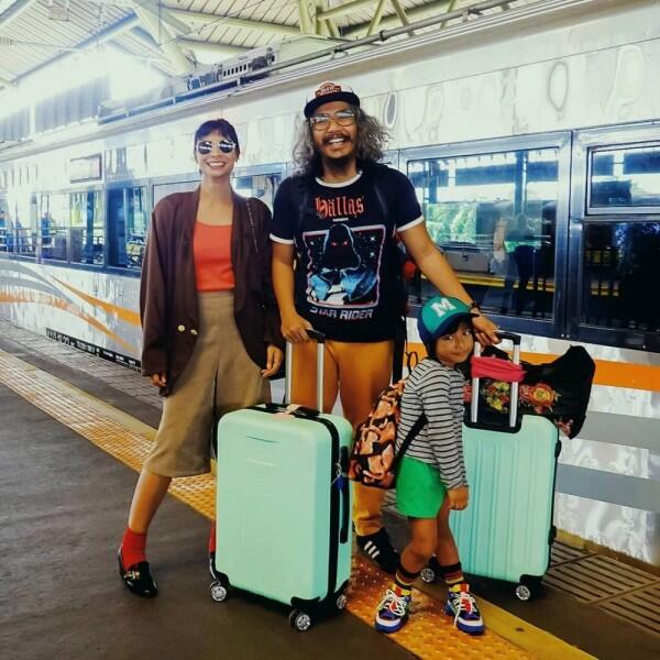 Dikenal Horor, 10 Potret Shareefa Daanish Jadi Mama Gaul Idaman!