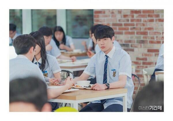 10 Potret Lee Jun Young, Siswa Paling Pintar di KDrama Class of Lies
