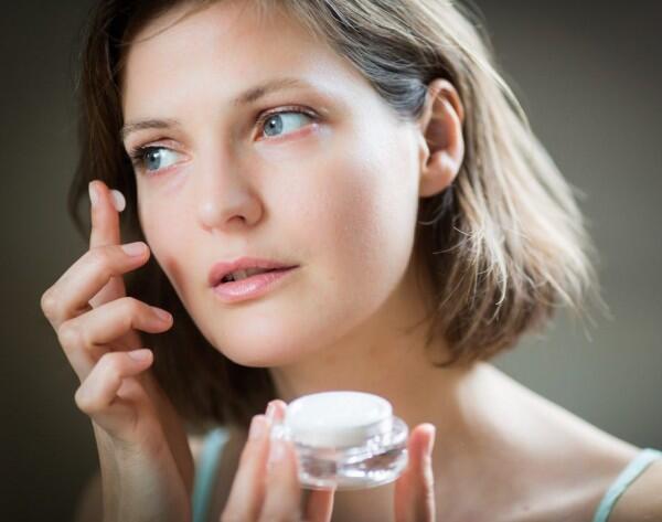 7 Skincare Rutin Terbaik bagi Kamu yang Berusia 20an, Mudah Diterapkan