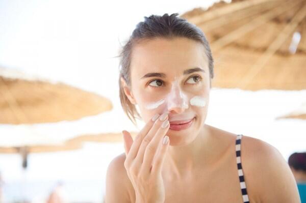 7 Skincare Rutin Terbaik bagi Kamu yang Berusia 20an, Mudah Diterapkan