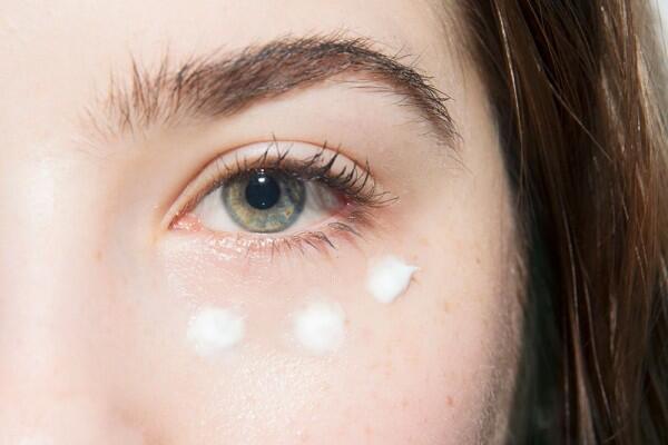 7 Skincare Rutin Terbaik bagi Kamu yang Berusia 20an, Mudah Diterapkan