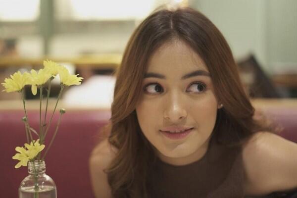 Flawless Abis, Ini 10 Potret Mawar de Jongh dengan Makeup Tipis