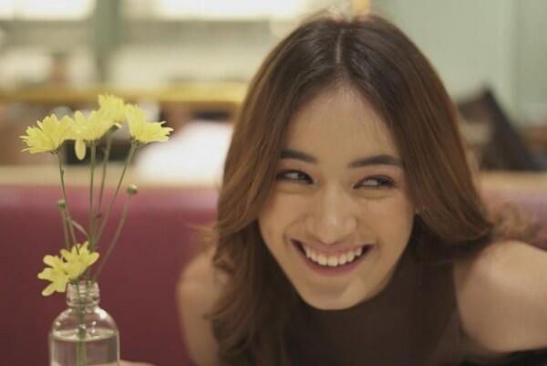Flawless Abis, Ini 10 Potret Mawar de Jongh dengan Makeup Tipis