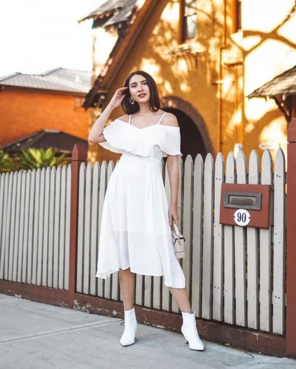 10 Ide Mix and Match Outfit Serba Putih untuk Gaya Minimalis nan Chic