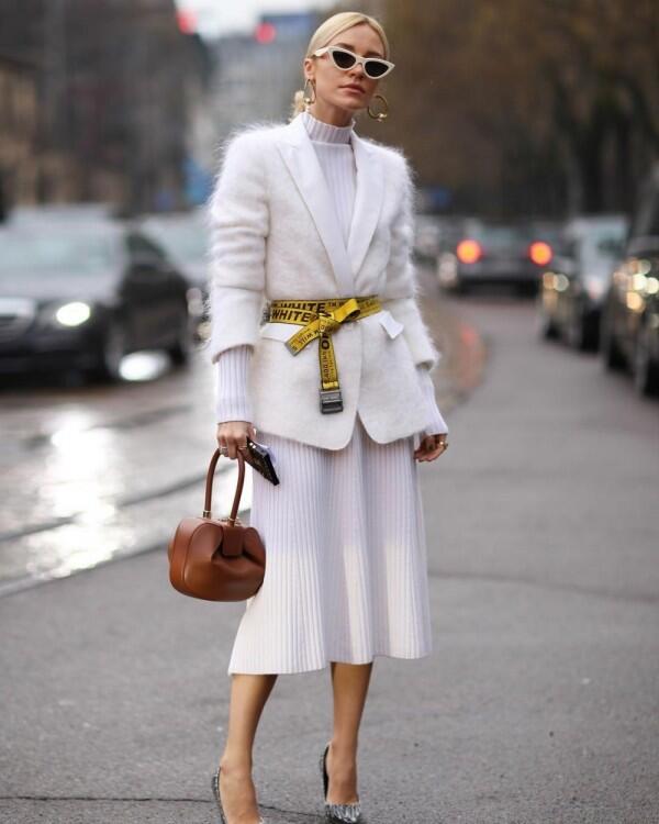 10 Ide Mix and Match Outfit Serba Putih untuk Gaya Minimalis nan Chic
