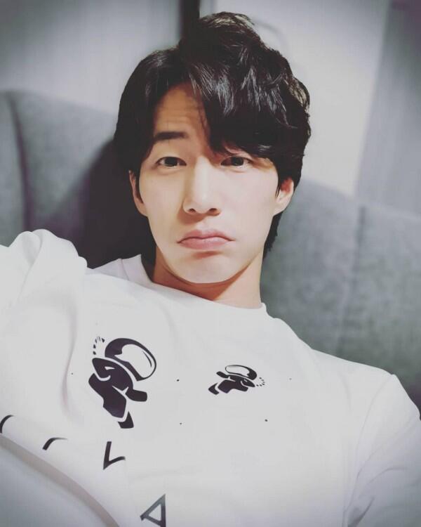 10 Potret Song Jae Rim, Konduktor Kece di KDrama Let Me Hear Your Song