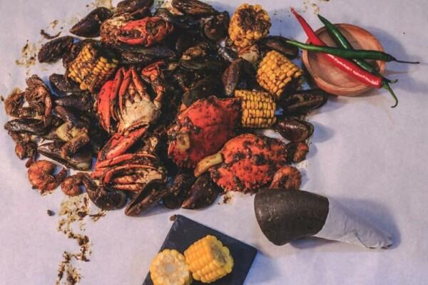 5 Alasan Harus Mampir ke Terminal Kepiting, Tempat Makan Bertema Unik
