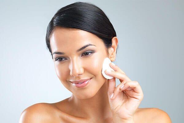 Kulit Tetap Rileks, Ini 5 Tips Makeup untuk Pemilik Kulit Sensitif!