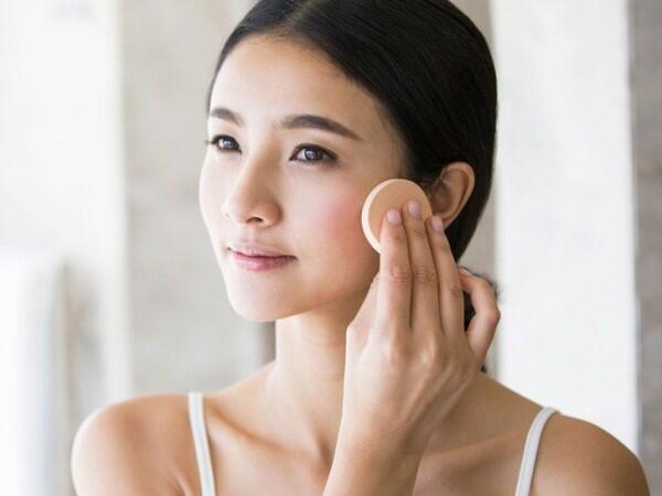 Kulit Tetap Rileks, Ini 5 Tips Makeup untuk Pemilik Kulit Sensitif!