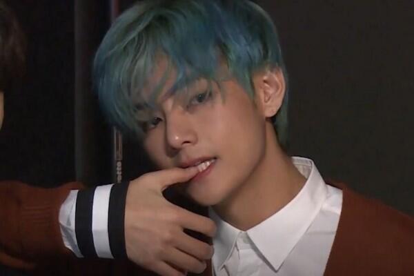 Punya Wajah bak Anime, Ini 9 Potret Keren dan Memesona V BTS