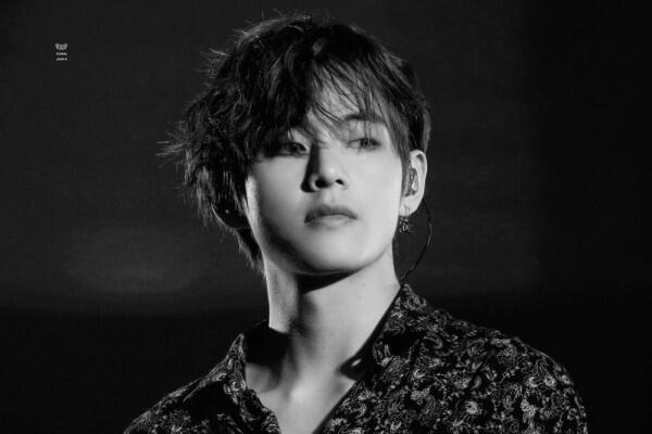 Punya Wajah bak Anime, Ini 9 Potret Keren dan Memesona V BTS