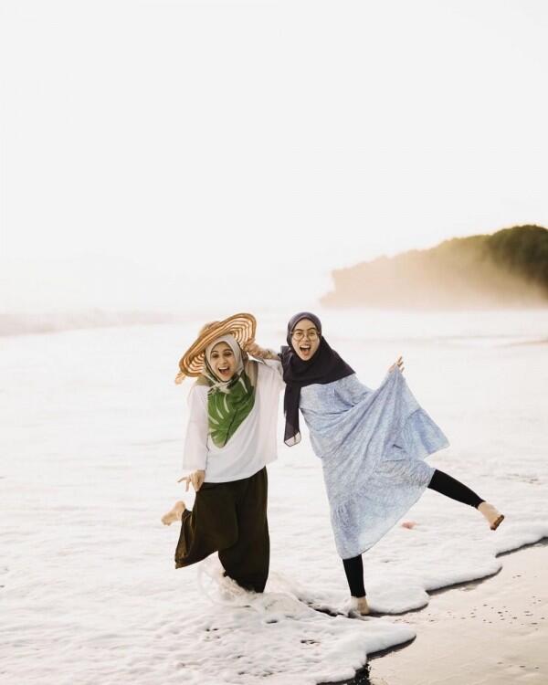 9 Inspirasi Outfit Santai ala Nycta Gina buat Kamu yang Gak Mau Ribet