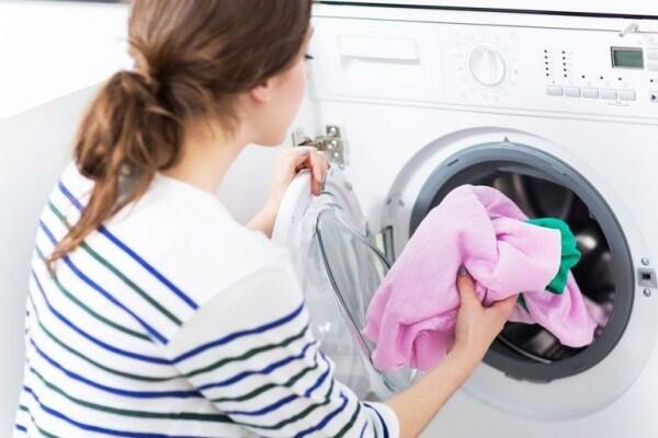 6 Tips & Trik Mencuci Pakaian yang Harus Kamu Tahu