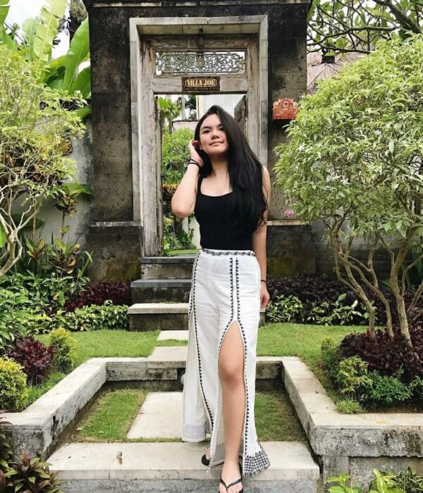 9 Ide Mix and Match Tank Top ala Shafa Harris, Stylish Banget Deh!