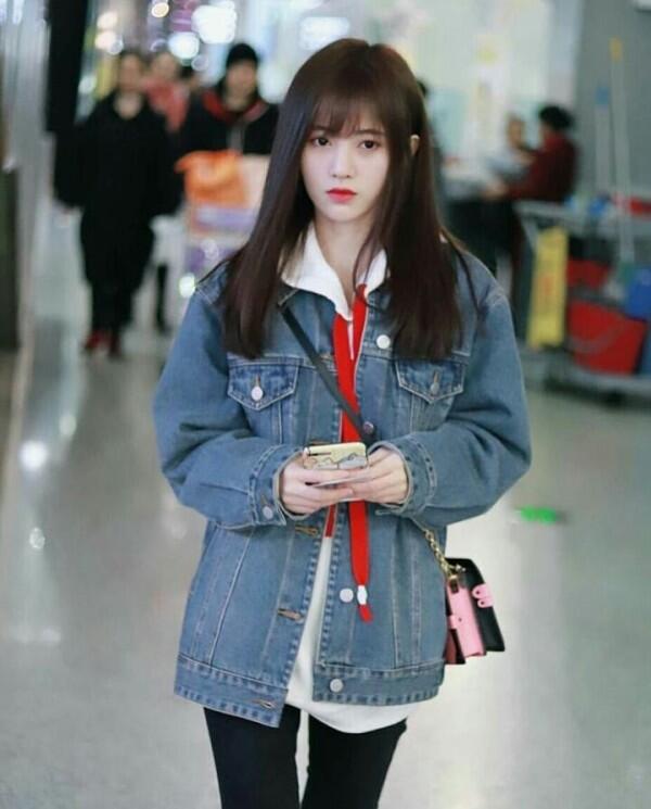 10 Inspirasi Outfit Simpel ala Ju Jingyi, Mantan Idol SNH48